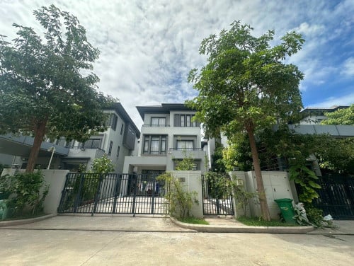 វីឡាឃ្វីន B សម្រាប់លក់ក្នុង (បុរី ជីប ម៉ុង 50m