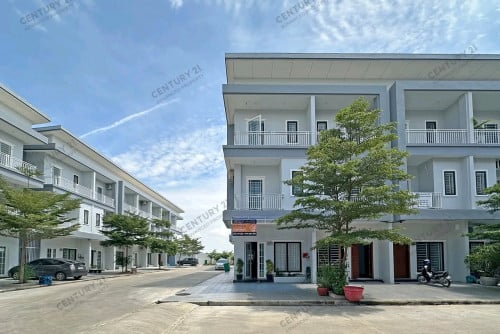 វីឡាកូនកាត់ កែង (LB) សម្រាប់ជួល ក្នុងបុរី HN Land