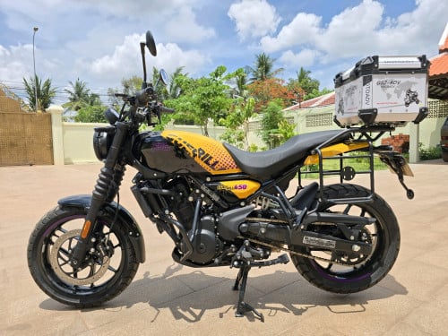 2025 Royal Enfield Guerilla 450