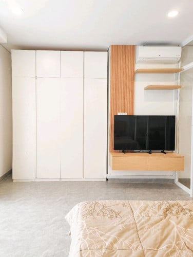 Beautiful condo with Gym and pool cheaper management fee