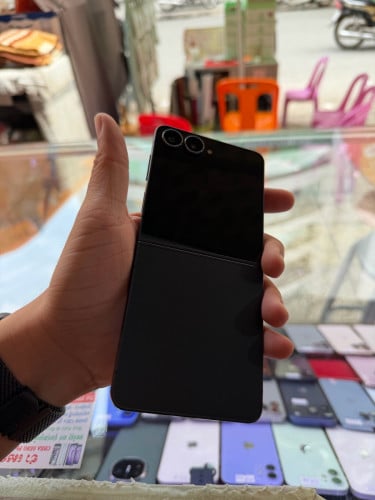 Galaxy Z flip 7 Sim 2 Black color 98%