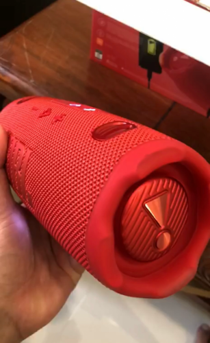 JBL charge 6 មាន ២គ្រាប់