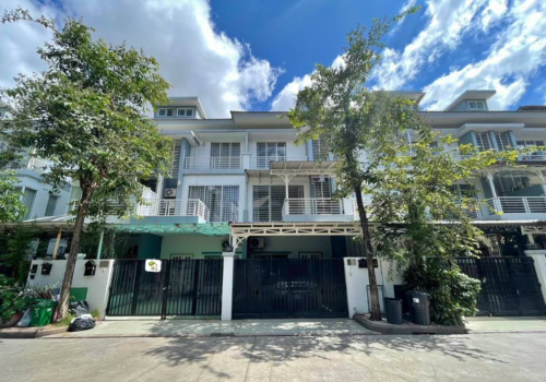 Link house LB for rent very urgent