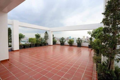 Modern room with western style unit apartment for rent in Russian Market.