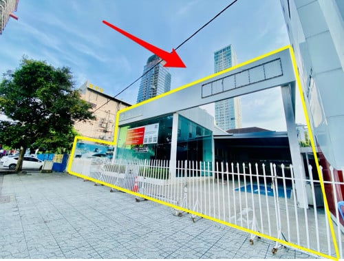 Showroom For Rent Along Preah Monivong Blvd