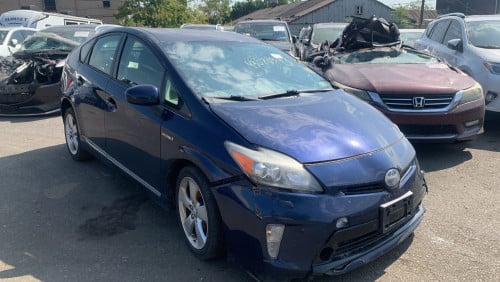 Toyota Prius 012 Option 5 ឡានសាង(តម្លៃចរចារ)