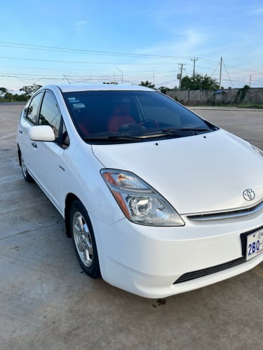 Toyota Prius 09 h/f (គីឡូមៃហ្សុីន)