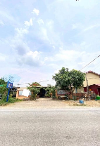 ផ្ទះអាជីវកម្មលក់ក្នុងក្រុងបាត់ដំបង នៅជាប់ផ្លូវកៅស៊ូធំ