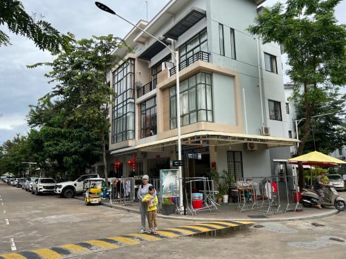 ផ្ទះលក់នៅបុរិប៉េងហួតបឹងស្នោរ(ខាងច្បារអំពៅ)