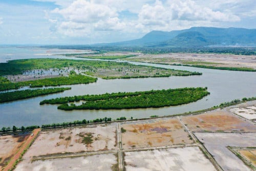 ដីកោះ (តំបន់ត្រើយកោះ) ក្បែរផ្លូវវាងក្រុងថ្មី