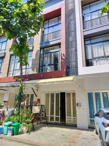 ផ្ទះអាជីវកម្មជួល