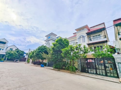 វីឡាភ្លោះ សម្រាប់លក់!!