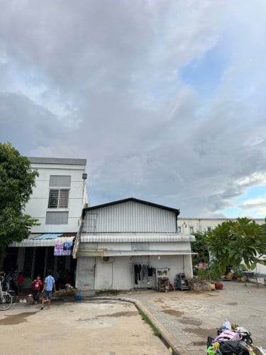 ផ្ទះកែងសល់ដីចំហៀងលក់បន្ទាន់ បុរីពិភពថ្មីឈូកវ៉ា1