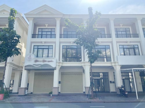 ផ្ទះអាជីវកម្ម 2 ល្វែង សម្រាប់ជួល នៅបុរីប៉េងហួត បឹងស្នោរ