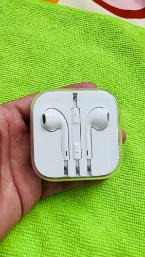 កាស​ Original iPhone earphone ឌុយមូល​ នៅថ្មី​ក្នុងប្រអប់ មកពីជប៉ុន