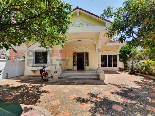 🏡3 Bedrooms Villa Available for Rent - Russian Market Area