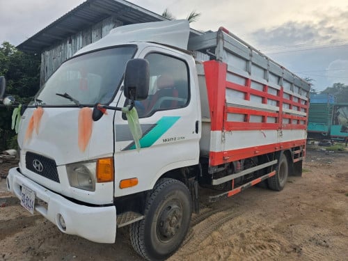 Hyundai 3.5តោន ឆ្នាំ 06លក់