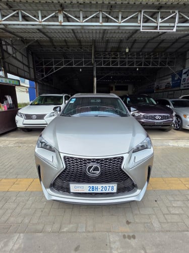 LEXUS NX 200t F sport ក្នុងឈឺរី ប៉ុង1 ប៊ូតុង3 បេីកដំបូល ពូកស្បែក កៅអីចុច អូតូឆែកកប់