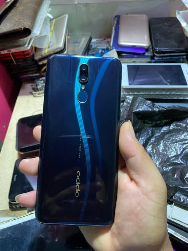 OPPO F11 ប្រើបានធម្មតា តម្លៃលក់  40$ ដាច់