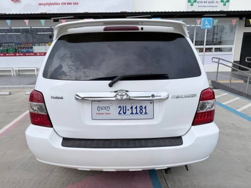 Toyota Highlander 2002 V4 ប៉ុងមួយ កៅអីចុច ក្នុងលឿង ប្រភេទឡានមូលសានុំ តុបតែងហើយស្អាត