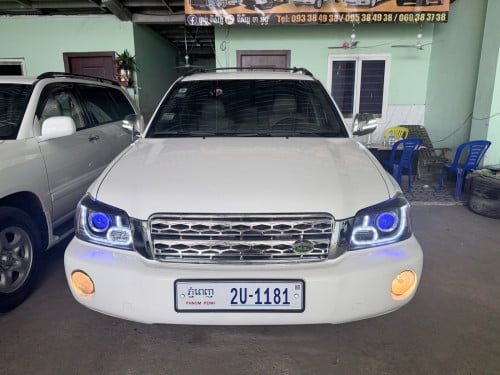 Toyota Highlander 2002 V4 ប៉ុងមួយ កៅអីចុច ក្នុងលឿង ប្រភេទឡានមូលសានុំ តុបតែងហើយស្អាត