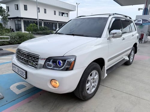Toyota Highlander 2002 V4 ប៉ុងមួយ កៅអីចុច ក្នុងលឿង ប្រភេទឡានមូលសានុំ តុបតែងហើយស្អាត