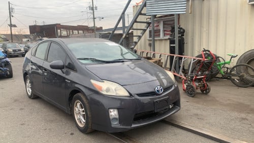 Toyota Prius 010 Option 3 ឡានសាង(តម្លៃចរចារ)