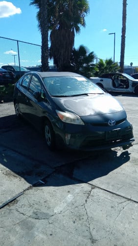 Toyota Prius 012 Option 2  ឡានសាង(តម្លៃចរចារ)