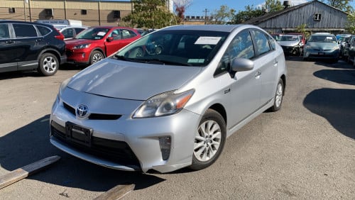 Toyota Prius 012 Plug-In ឡានសាង(តម្លៃចរចារ)