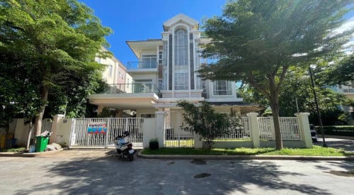 Villa for rent at Chip mong sen sok