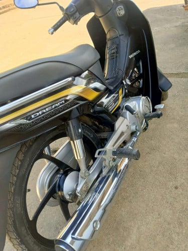 ឣេមណាស់