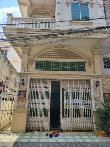 ផ្ទះល្វែងលក់បន្ទាន់តម្លៃក្រោមទីផ្សារ