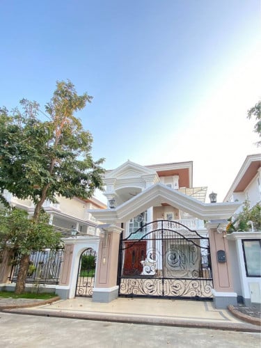 ផ្ទះជួលទីតាំងប៉េងហួត