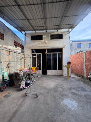 ដី​ និងផ្ទះលក់​ ក្នុងក្រុងតាខ្មៅ