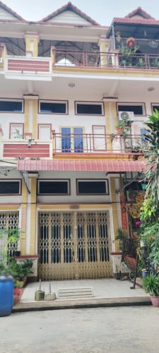 ផ្ទះល្វែងអាជីវកម្មសំរាប់លក់ក្នុងបុរីលើផ្លូវធំ ម្ដុំចំការដូង