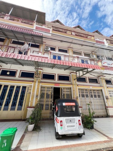 ផ្ទះល្វែងអាជីវកម្មសំរាប់ក្នុងបុរីលក់លើផ្លូវធំ ម្ដុំចំការដូង