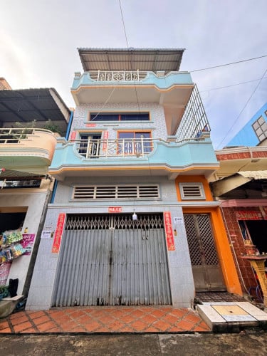 ផ្ទះលក់បន្ទាន់ភូមិសាមគ្គី មានចំណូលស្រាប់ជិតផ្សារ ទីប្រជុំជន