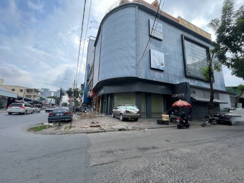 ផ្ទះអាជីវកម្មកែង ផ្សារដេប៉ូ