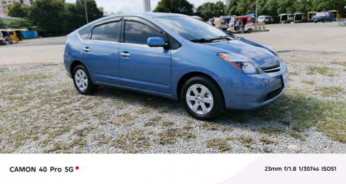 ចង់លក់ឡានព្រូស 06 ពាក់កណ្ដាលហ្វូលឡានស្អាតអត់បុកអត់ពុកមុខក្រោយខ្ចីញេញ។