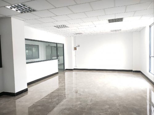 【Office Space for Rent】	Office Space in Grade C Building for rent	 【写字楼出租】	金边2004路 丙级写字楼内办公室出租