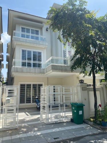 【Twin Villa for Rent】	Twin Villa for rent in Borey Orkide	 【双拼别墅出租】	金边2004路附近 Orkide项目 四室二厅五卫 出租