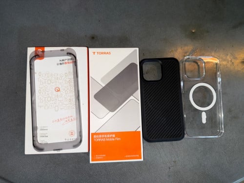 3 pcs premium 30-degree private screen protector, 1 spigen core armo case