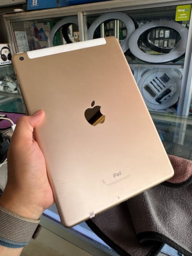 95$____iPad5th (Sim+Wifi) 32g សំនុំហ្សុីនស្អាត98.99%