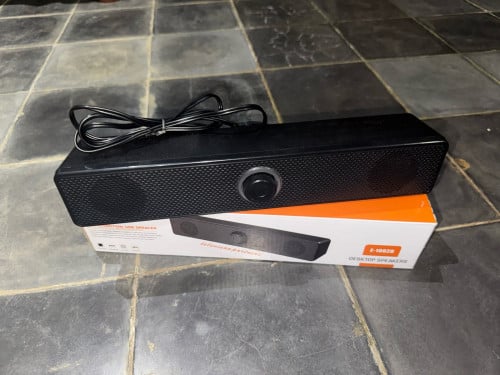 Desktop speaker 99% like new barely use