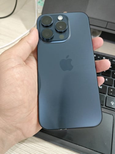 iPhone 15 pro 128GB អាតូច អេក្រង់ដូរអាល្អពីនាយ និងចោះជើងះស៊ីម(Locked Sim) ប្រើស៊ីបានធម្មតា 450$ ដាច់