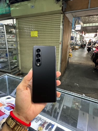 Samsung ZFold4 256G Ram12G Sim2 Global ខូចអេក្រង់ក្នុងប្រើបានខាងក្រៅ