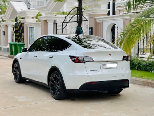 Tesla model Y Dual motor long range លក់ដូរសេរី