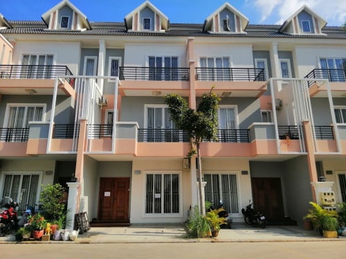 វិឡាកូនកាត់សំរាបលក់បន្ទាន់ខ្លាំង ក្នុងបុរីភ្នំពេញថ្មី ជាប់ក្រសួងកិច្ចការនារី