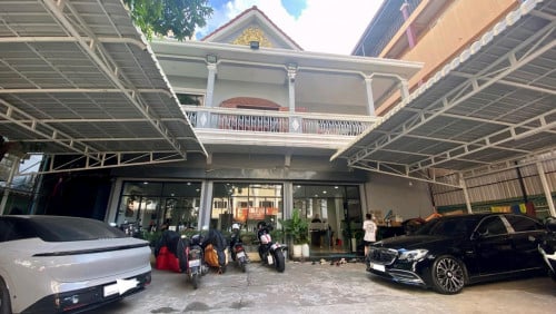 ផ្ទះជួល ចំណតរថយន្តបានច្រើនគ្រឿង តំបន់បឹងកេងកង2_ Villa for Rent $2500/month BKK2