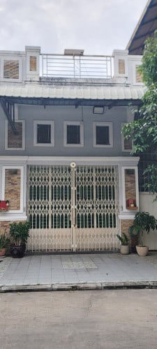 ផ្ទះល្វែងអាជីវកម្មសំរាប់លក់ក្នុងបុរី ម្ដុំចំការដូង